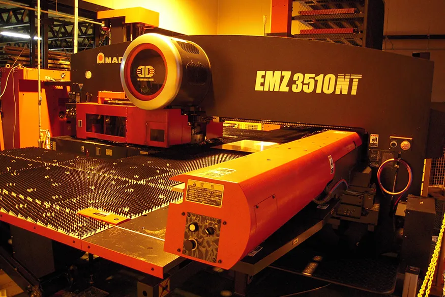 パンチング/自動搬送装置